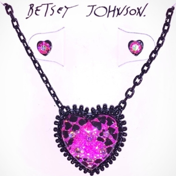New Betsey Johnson Heart Pendant & Earrings Set - Picture 1 of 15